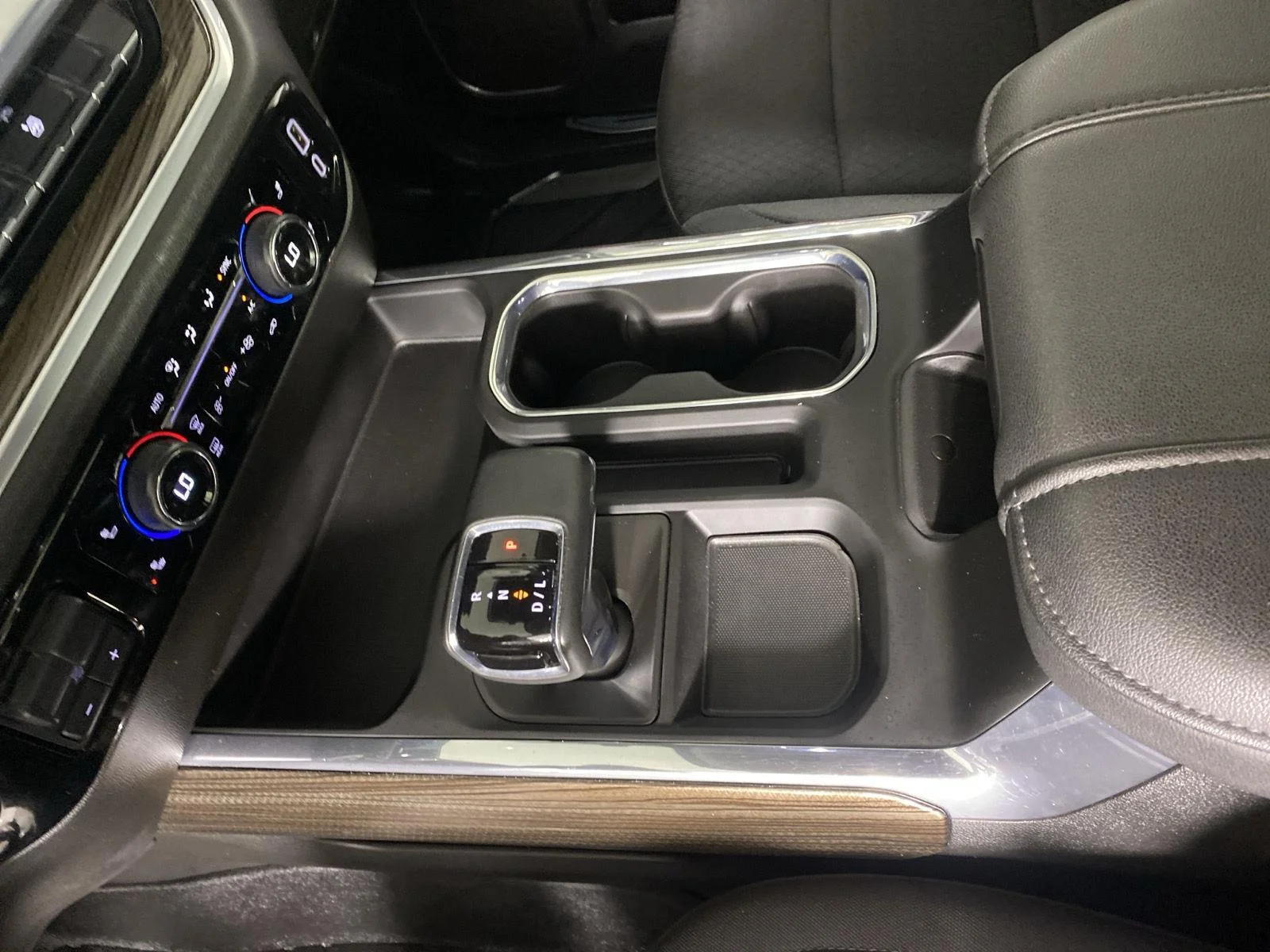 Used 2024 Summit White Chevrolet RST image 22