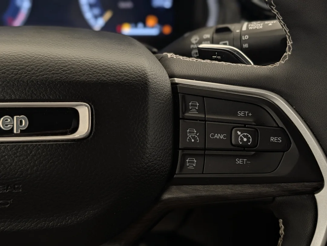 Certified Used 2023 White Jeep Limited - - 4x4 - Luxury Tech II - Command View Sunroof - Passenger Display & More! image 18