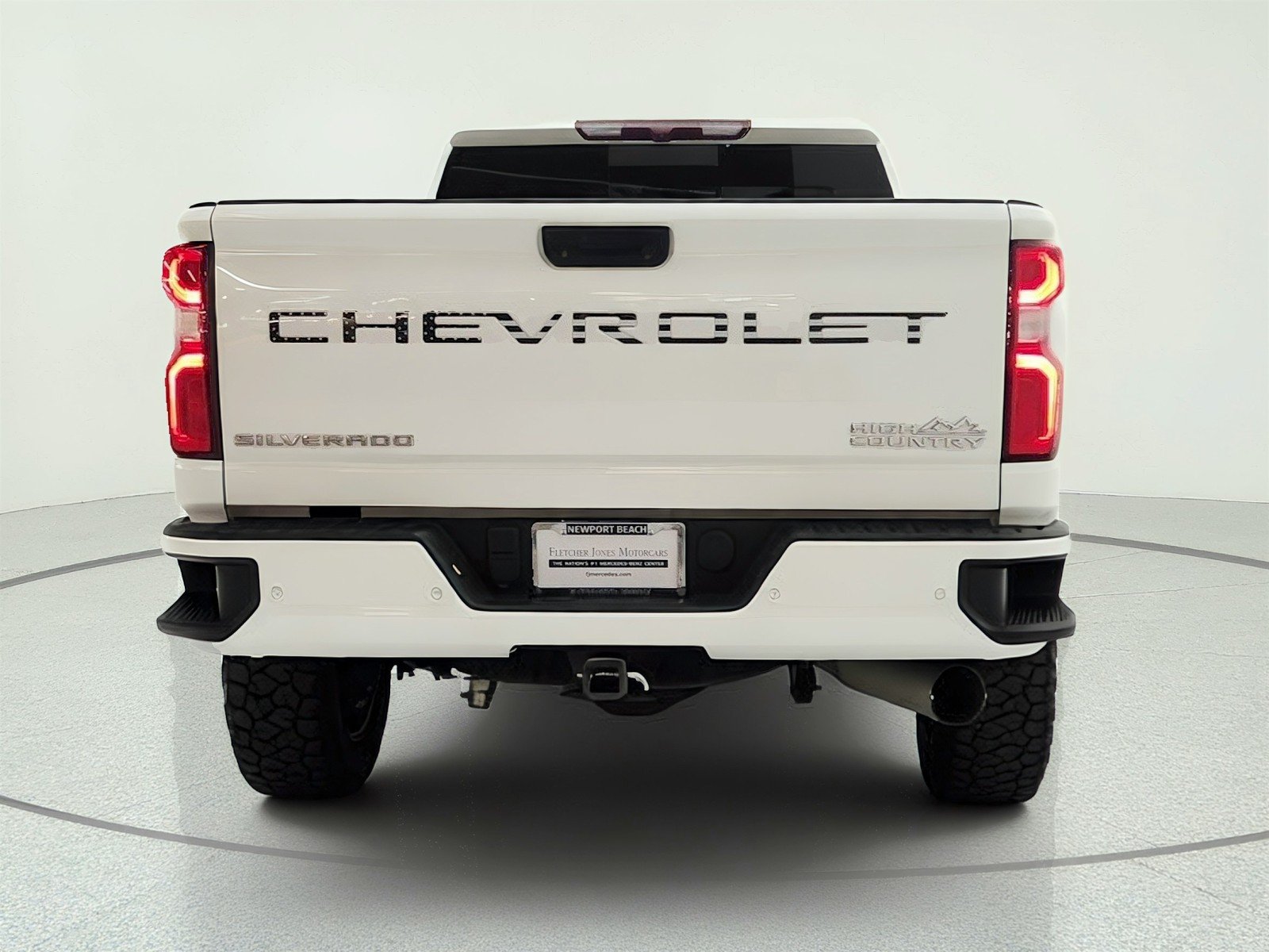 Used 2022 Summit White Chevrolet High Country image 6