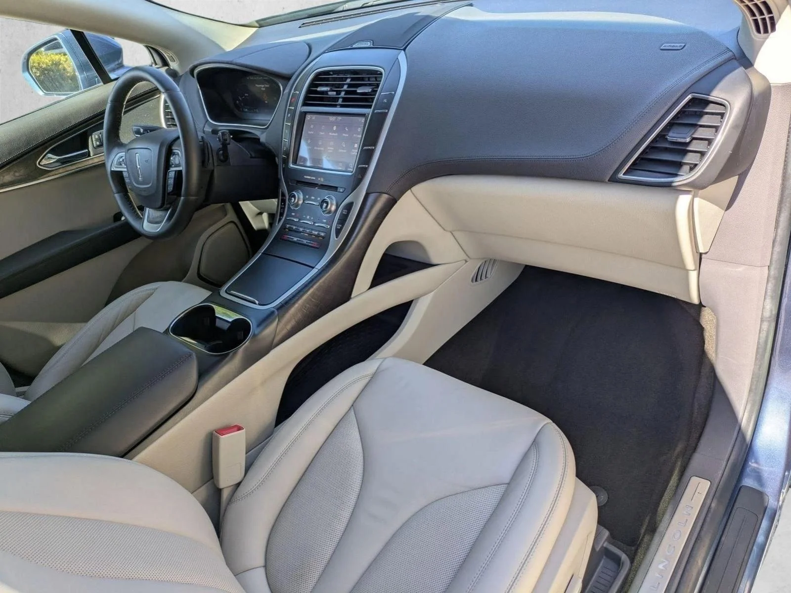 Used 2019 Blue Diamond Metallic Lincoln Select image 22