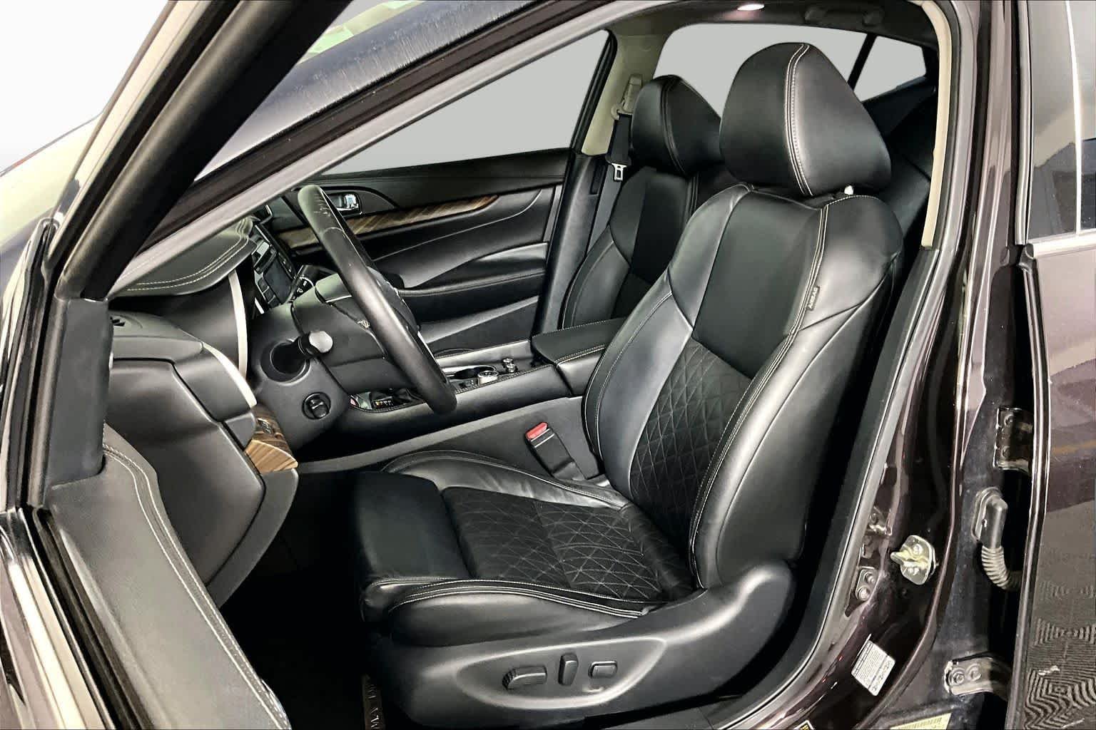 Used 2016 Bordeaux Black Nissan 3.5 Platinum image 8