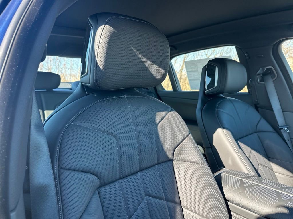 New 2026 Tanzanite Blue II Metallic BMW 760i xDrive image 26
