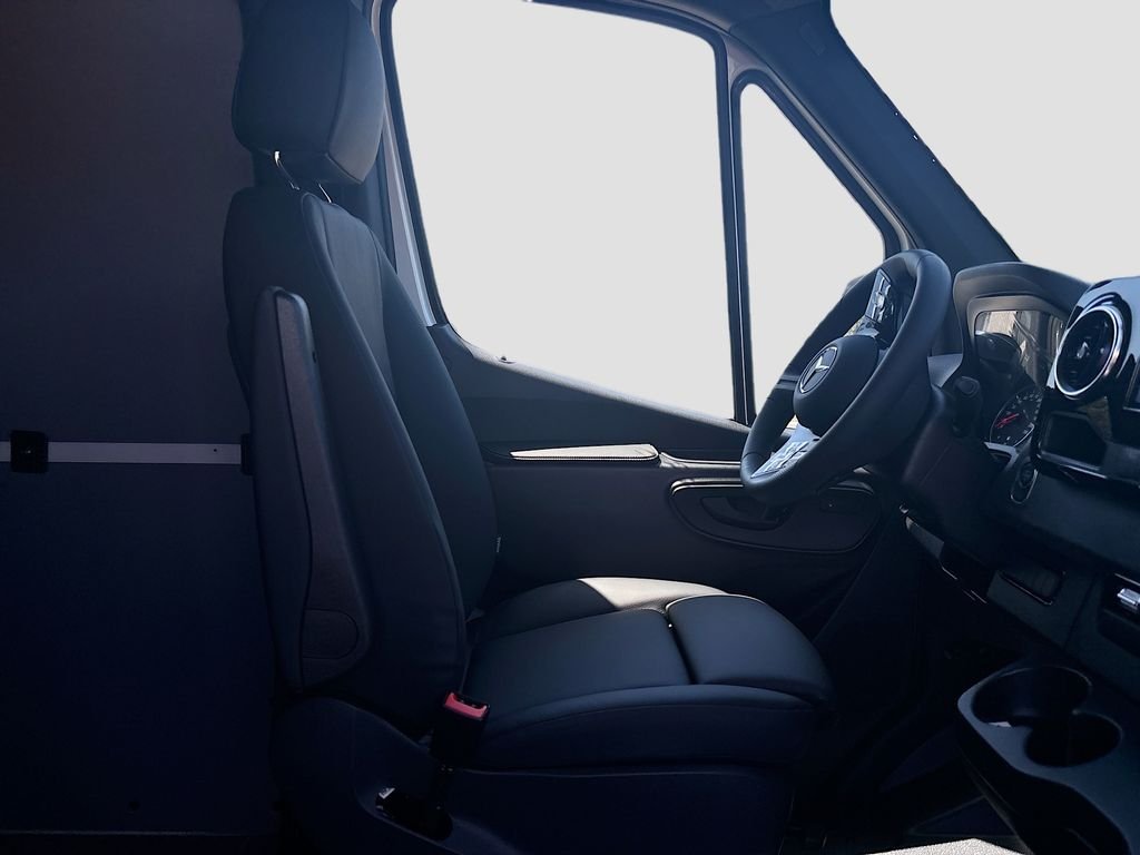 New 2026  Mercedes-Benz Cargo 170 WB image 22