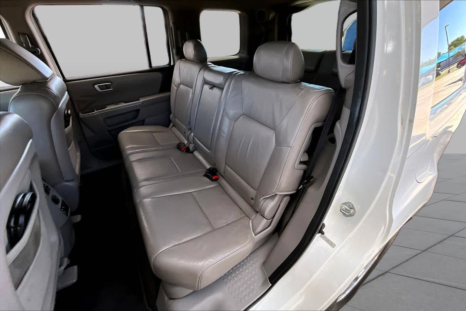 Used 2011 Taffeta White Honda EX-L image 19