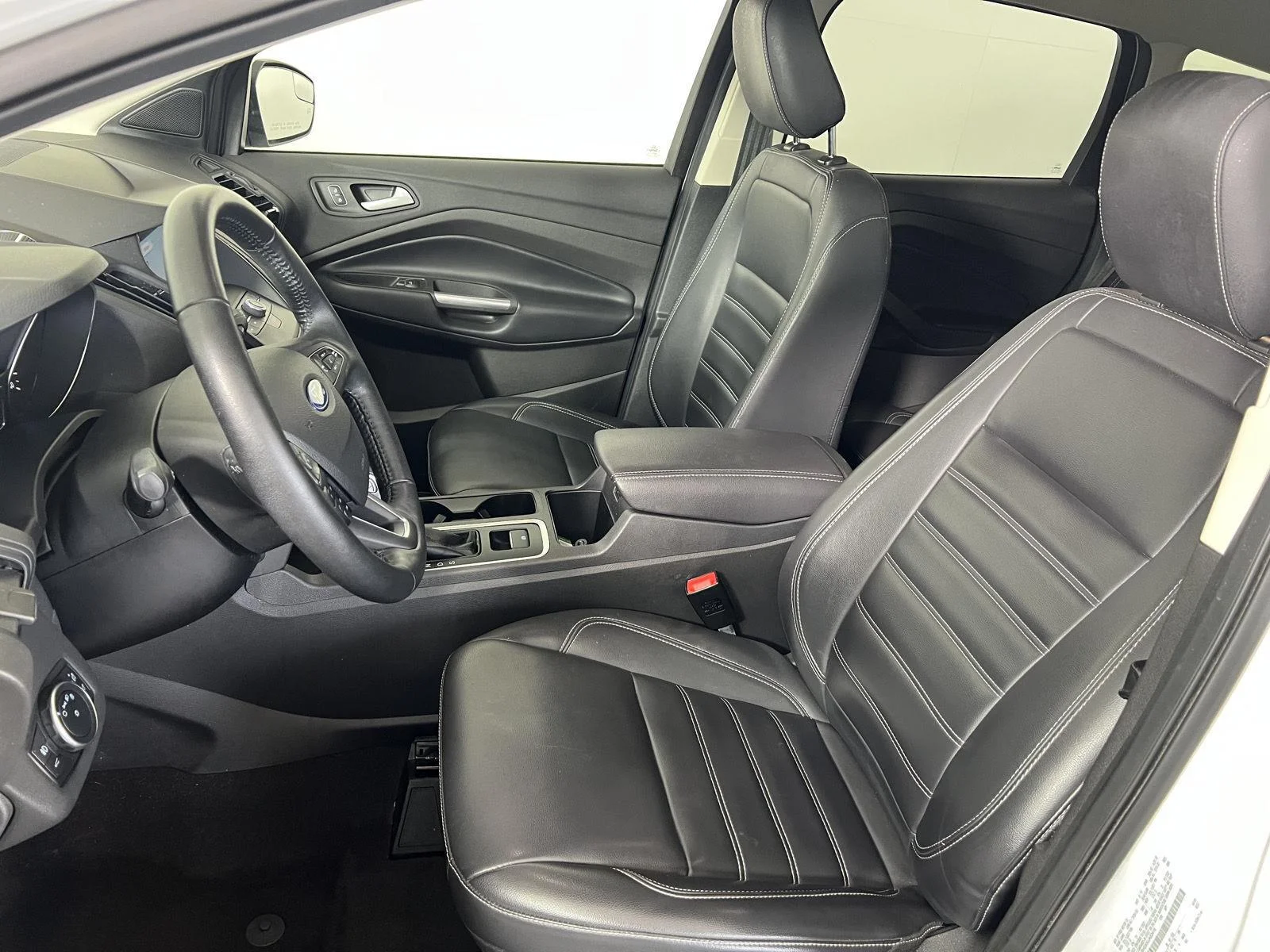 Used 2019 Oxford White Ford SEL image 6