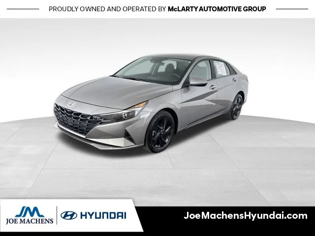 Used 2023 Silver Hyundai SEL image 4