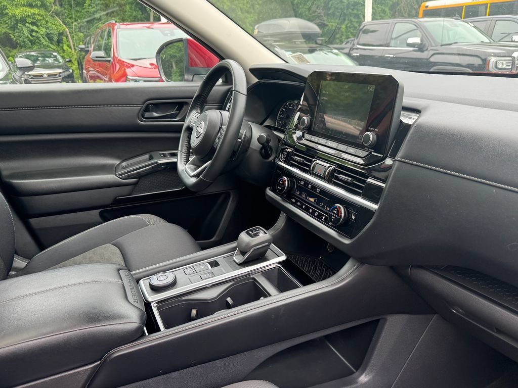 2024 Nissan Pathfinder SV - Photo 30