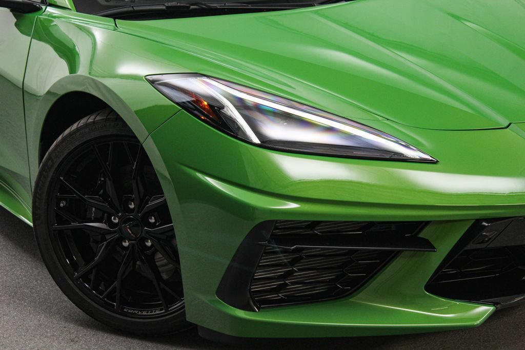 New 2027 Roswell Green Metallic Chevrolet 2LT image 3