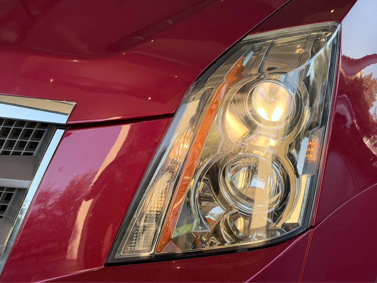 Used 2011 CRYSTAL RED TINTCOAT Cadillac Luxury image 9