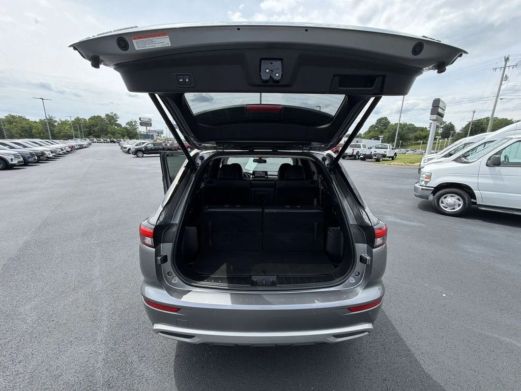 Used 2022 Gray Mitsubishi SEL image 29