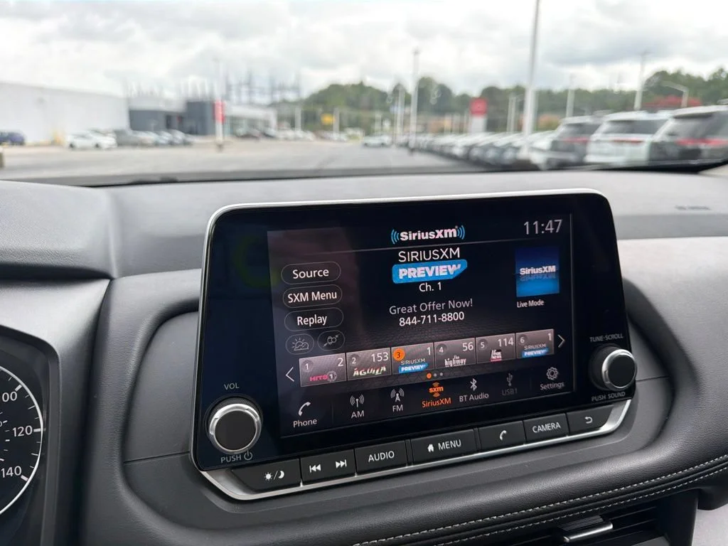Used 2025 Kh3/super Blac Nissan SV image 21