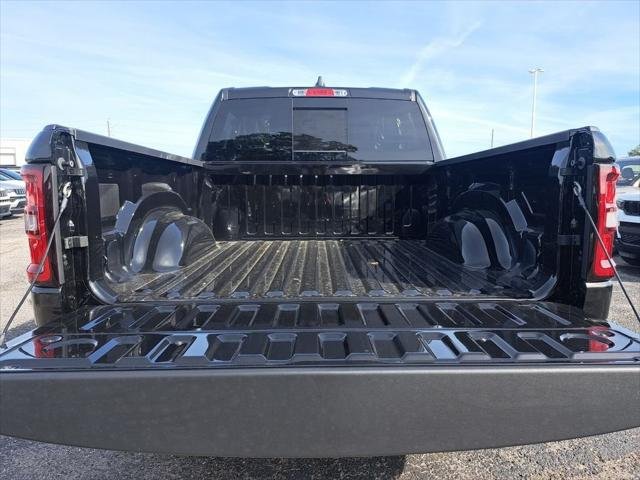 New 2026 Diamond Black Crystal Pearl-Coat Exterior Paint RAM BIG HORN image 48