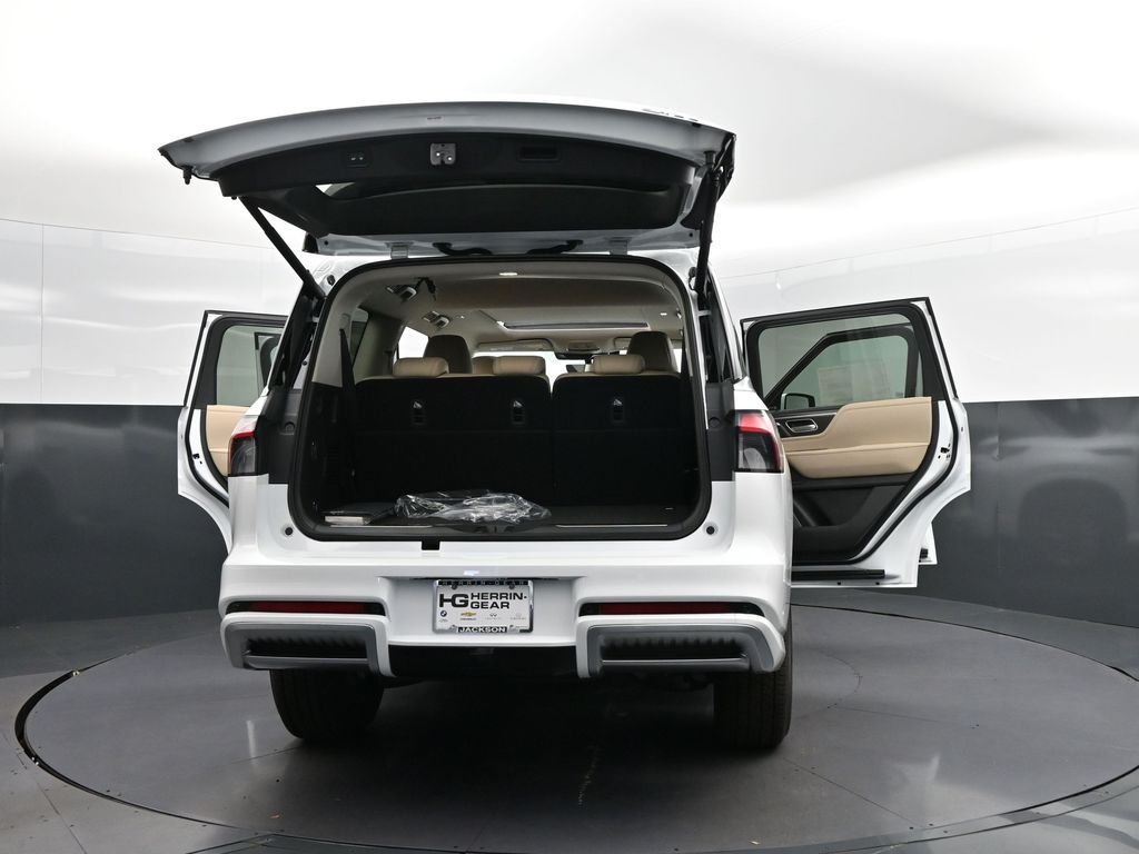 New 2026 RADIANT WHITE INFINITI Pure 2WD image 54