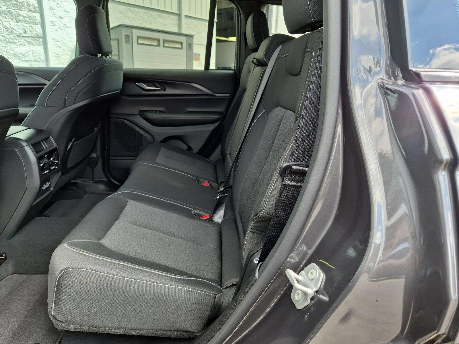 New 2026 Baltic Gray Metallic Clear-Coat Exterior Paint Jeep Laredo X image 31