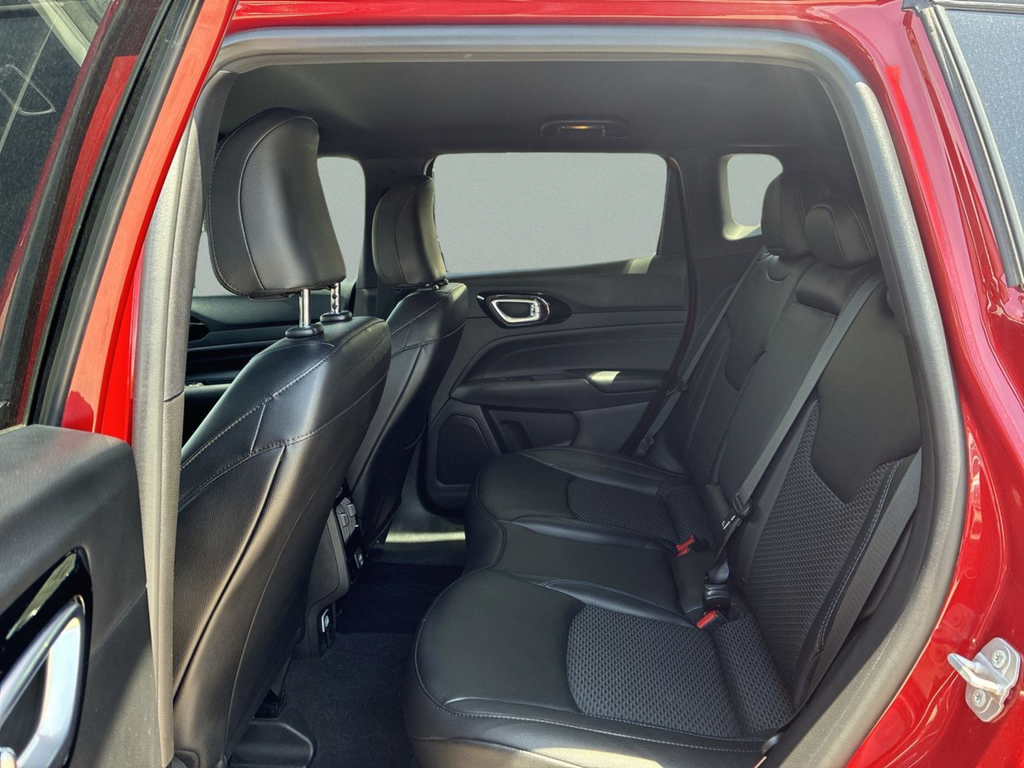 New 2026 Red Hot Pearlcoat Jeep Latitude image 35