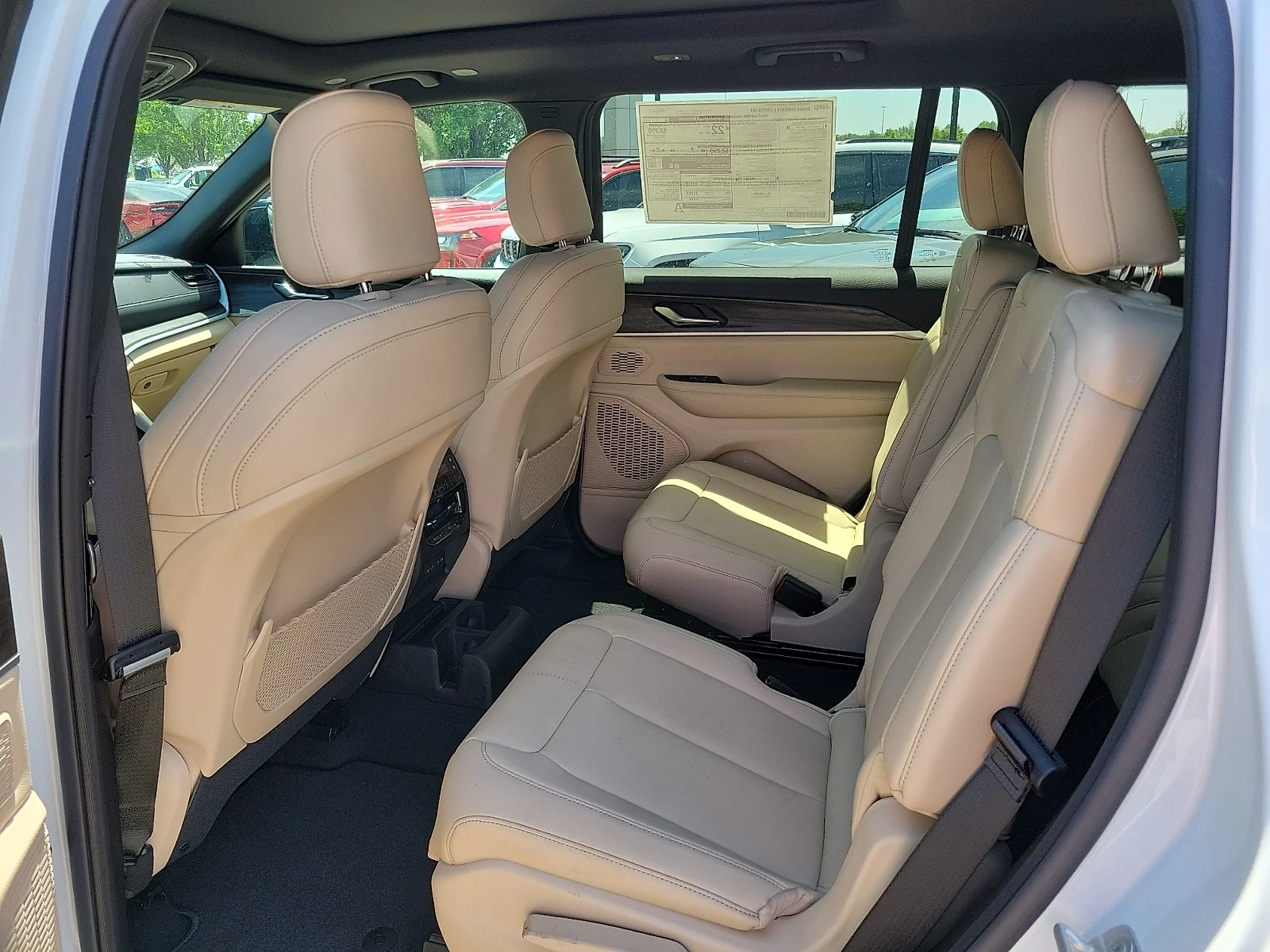 New 2026 PW7 Bright Whit Jeep L LIMITED 4X4 image 9