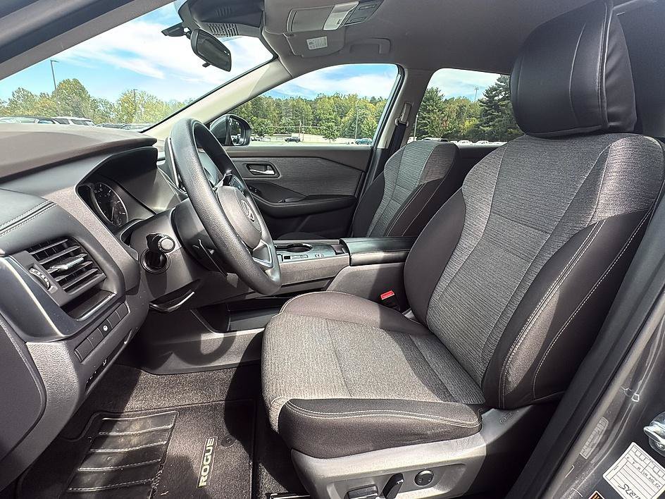 Used 2023 Gun Metallic Nissan SV image 14