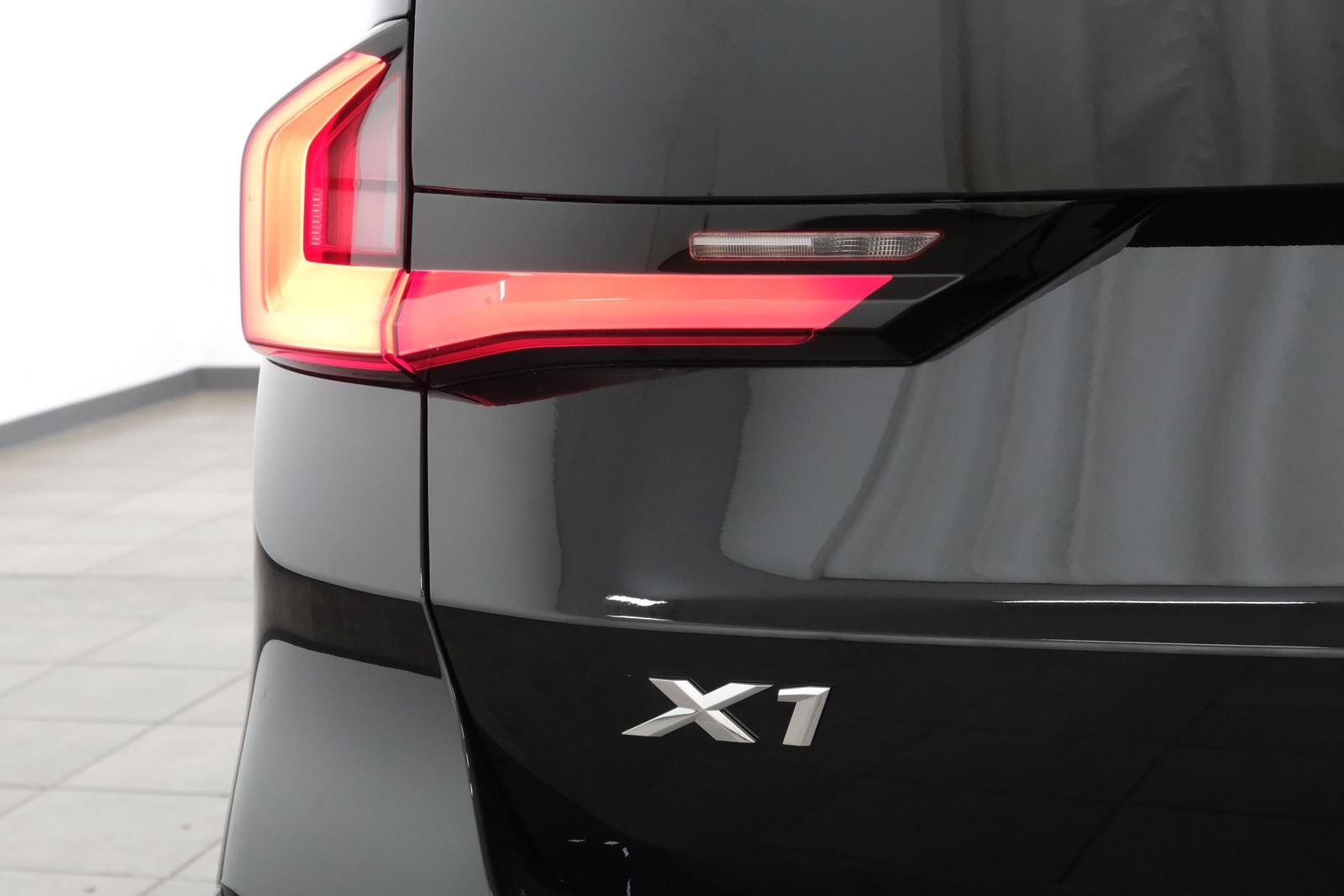 New 2027 Jet Black BMW xDrive28i image 4