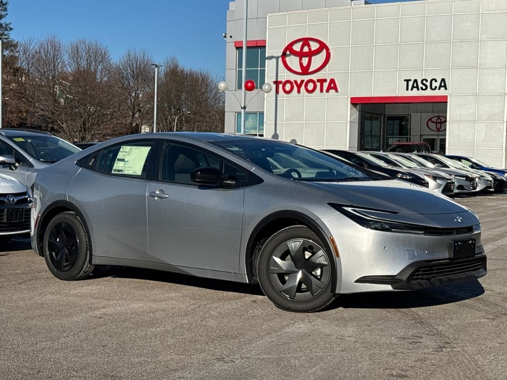 2026 Toyota Prius LE FWD's photo