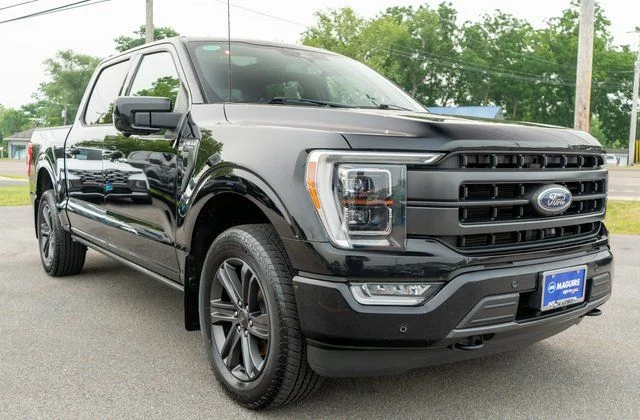 Used 2023 Black Ford Lariat image 4