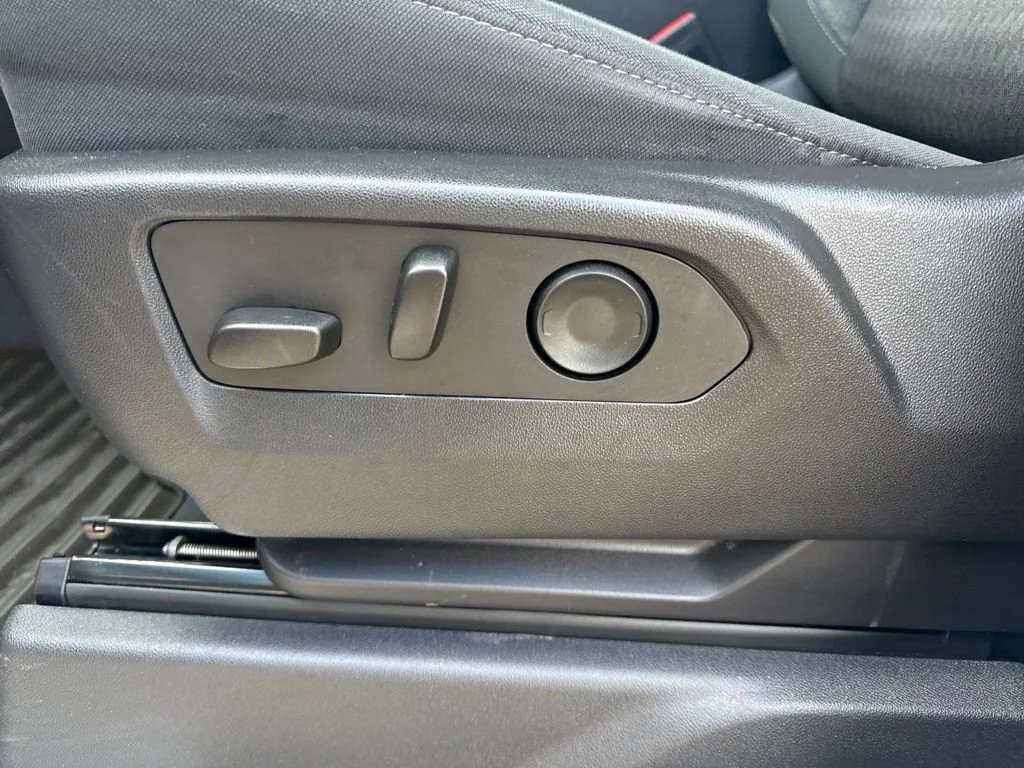 Used 2024 Summit White Chevrolet LT image 11