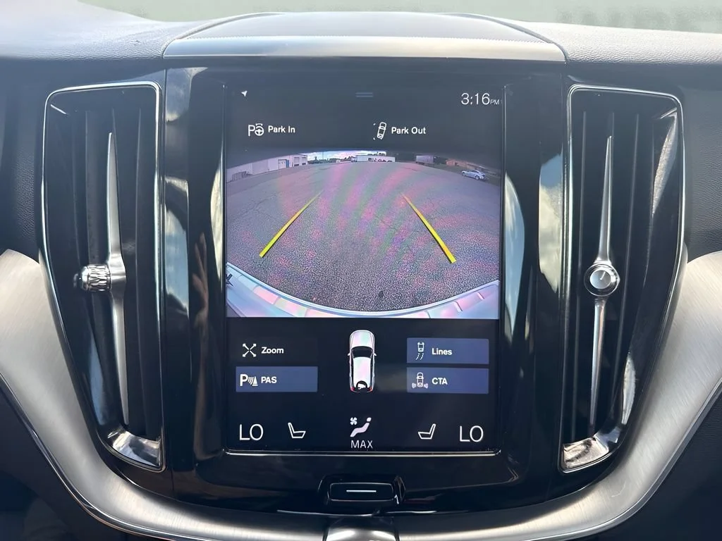Used 2019  Volvo Momentum image 21