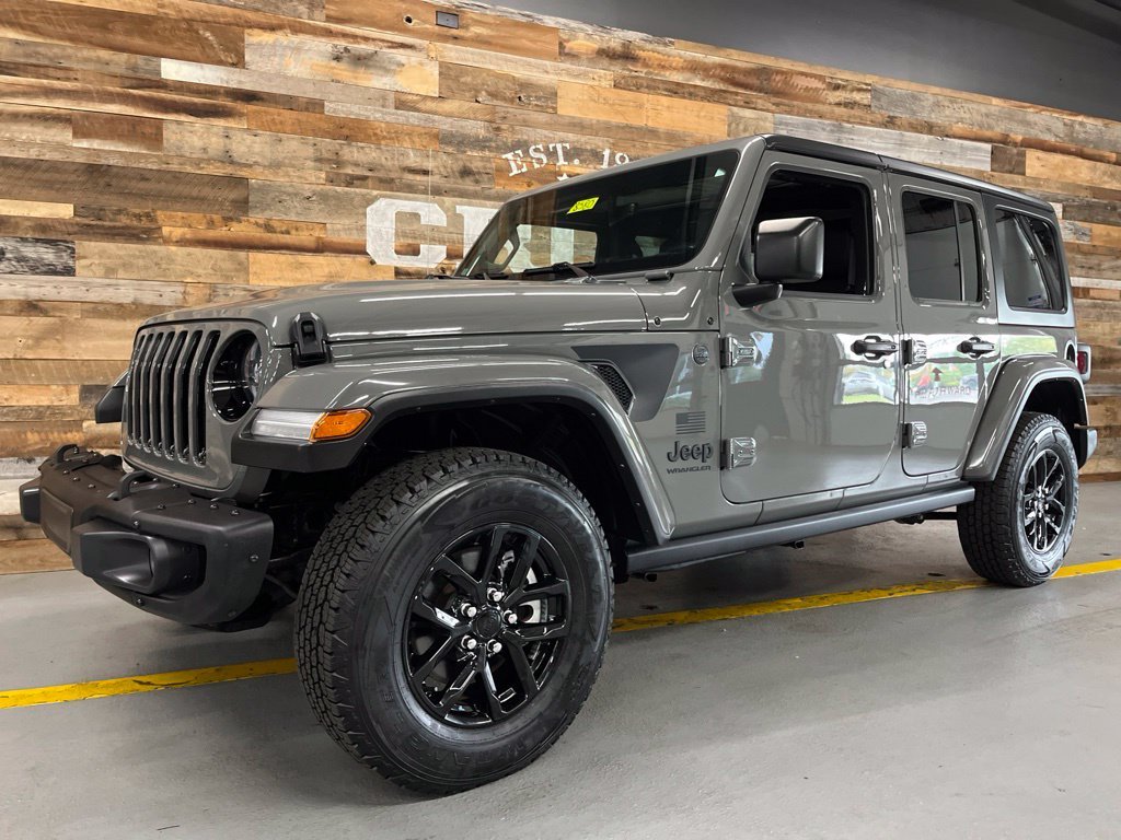 Used 2023 Gray Clearcoat Jeep Freedom Edition image 15