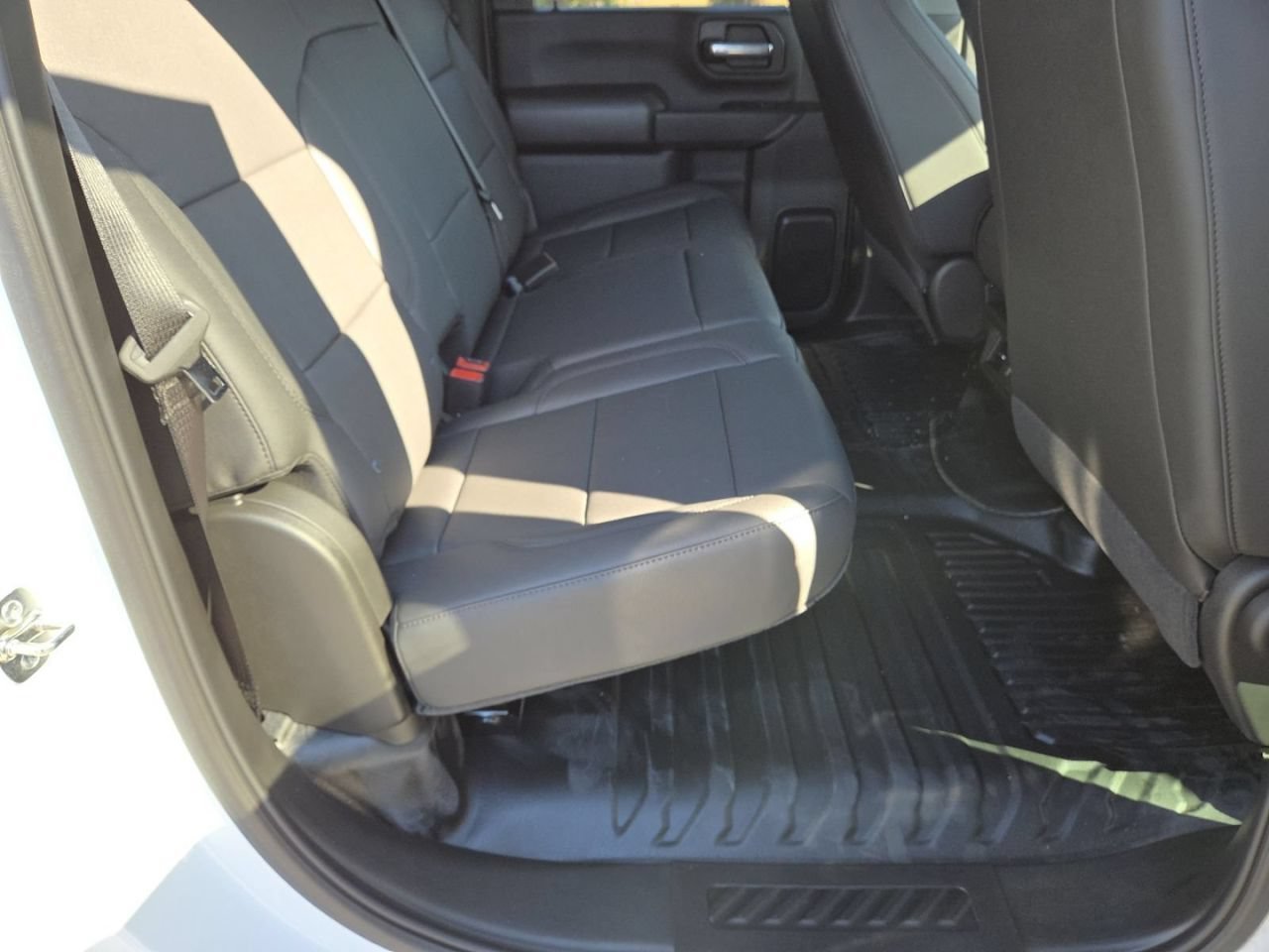 2025 GMC Sierra 3500 Chassis Cab Pro - Photo 26
