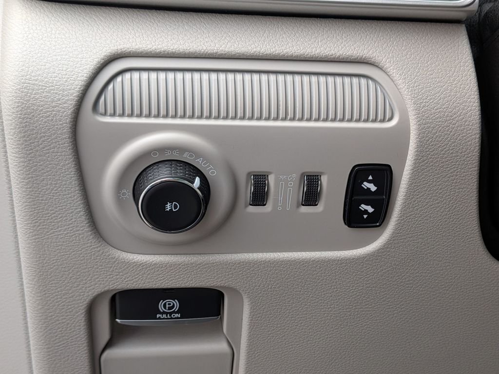 Used 2022 Gray Jeep Series III image 19