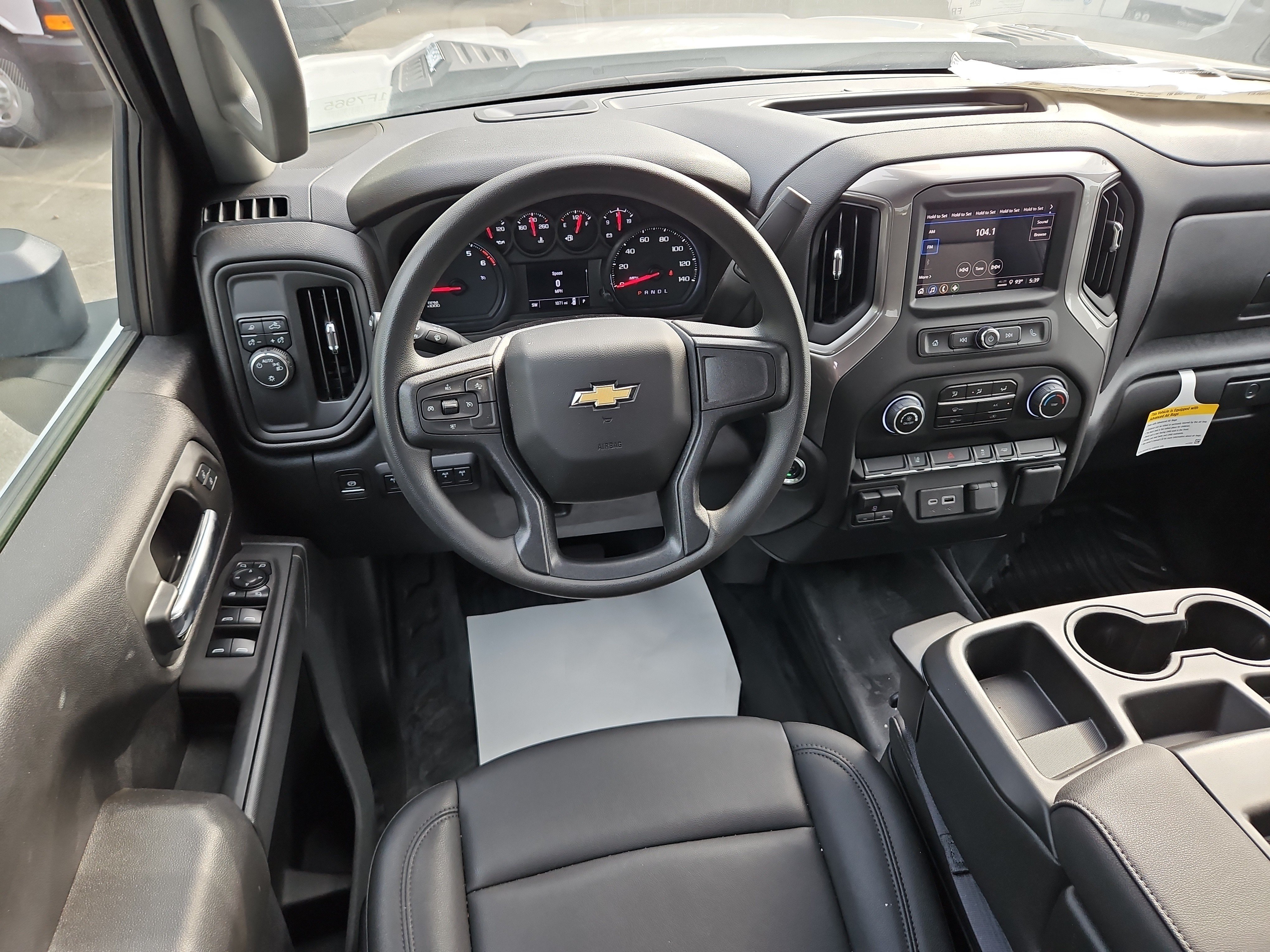 New 2025 Summit White Chevrolet WT image 21