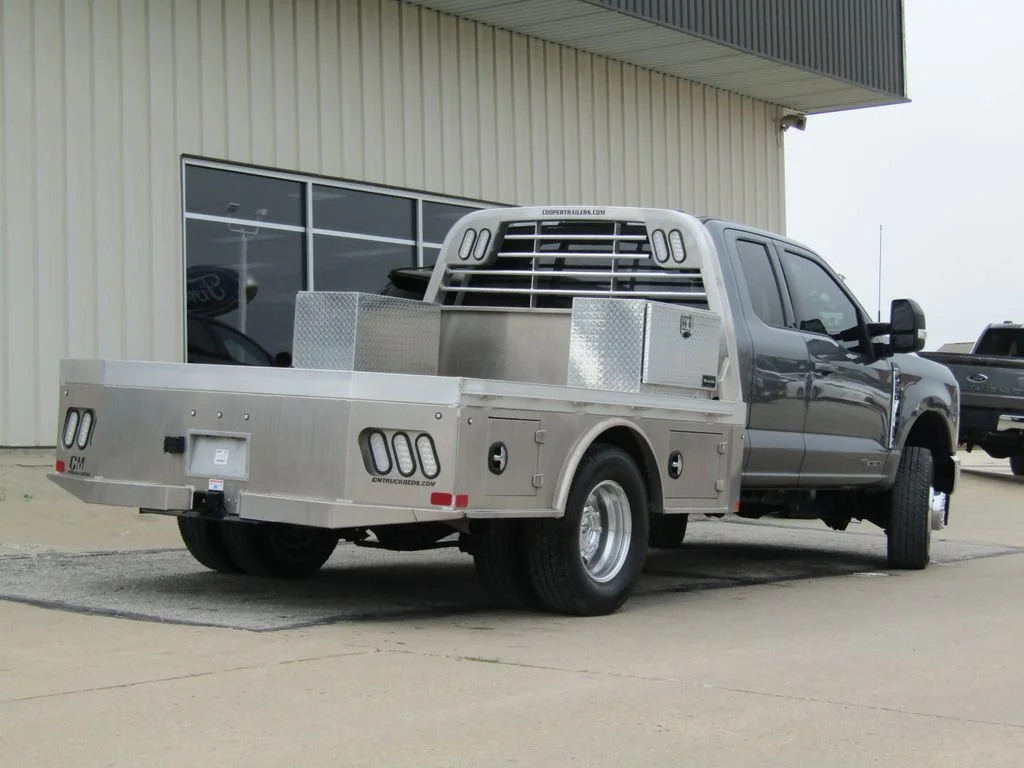 Used 2024 Gray Metallic Ford Lariat image 3