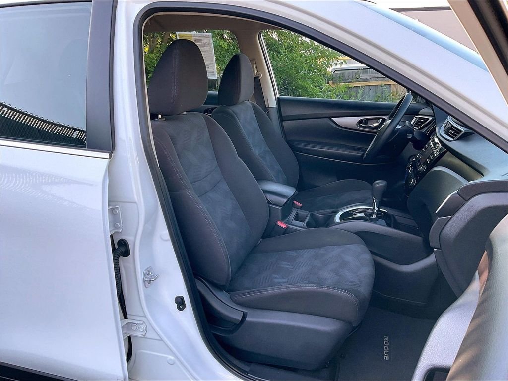 Used 2015 Glacier White Nissan S image 11