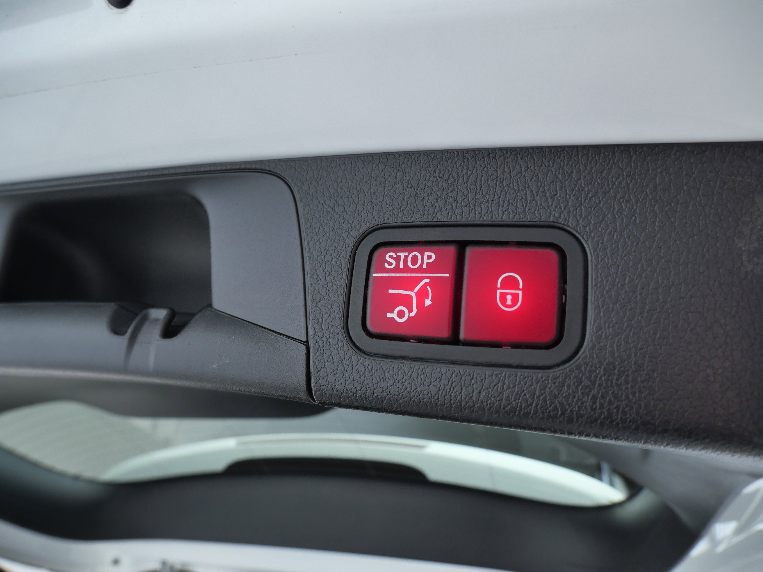 Certified Used 2021 Polar White Mercedes-Benz GLB 250 image 8
