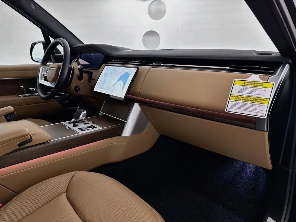 New 2027 Belgravia Green Land Rover SE image 31