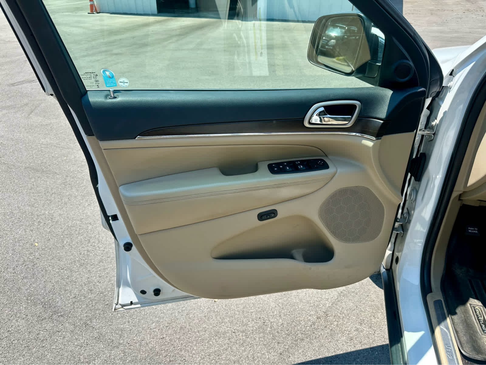Used 2017 Bright White Clearcoat Jeep Limited image 9