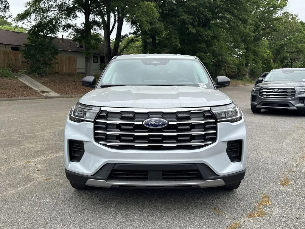 New 2026 Space White Metallic Ford Active image 2