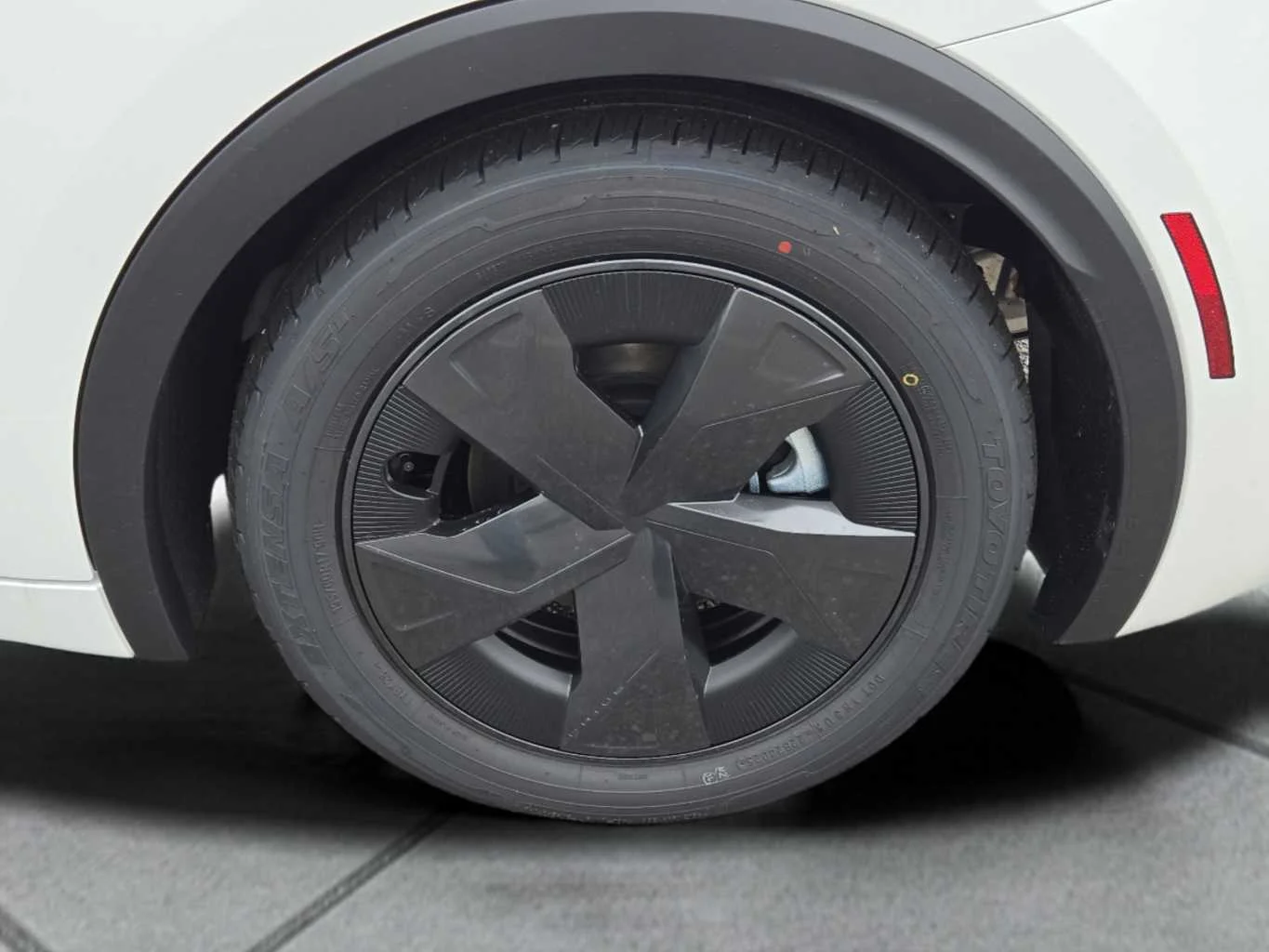 2026 Toyota Prius Plug-in Hybrid SE - Photo 12