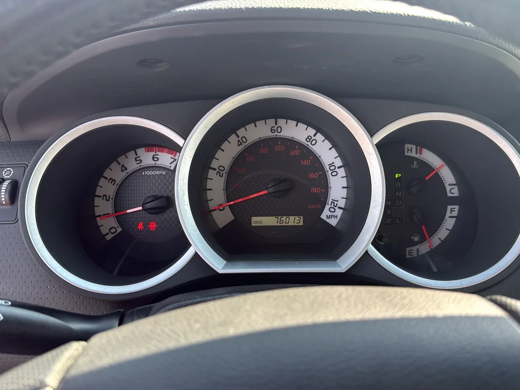 Used 2015 Red Toyota Base image 24