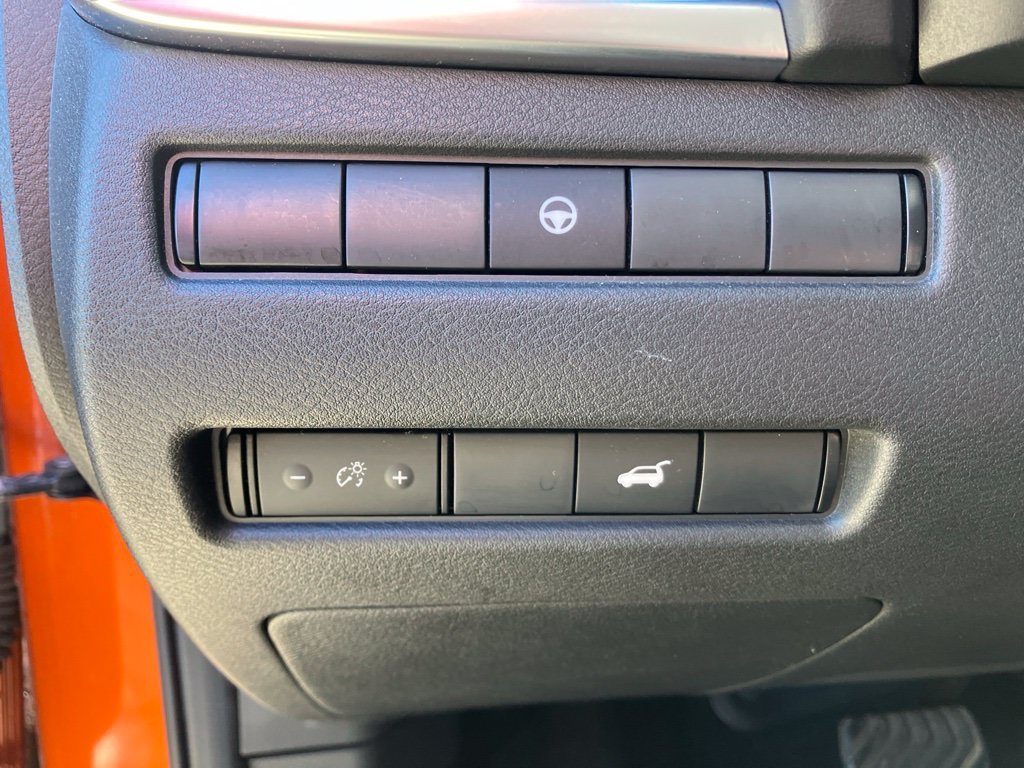 Used 2023 Orange Nissan SL image 12