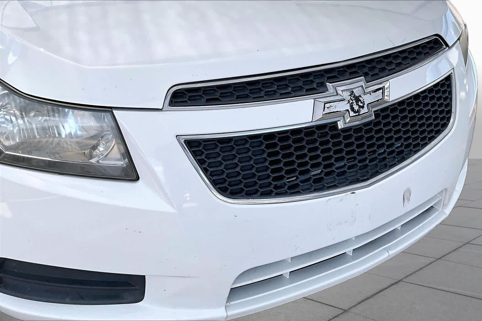 Used 2013 Summit White Chevrolet LS image 29