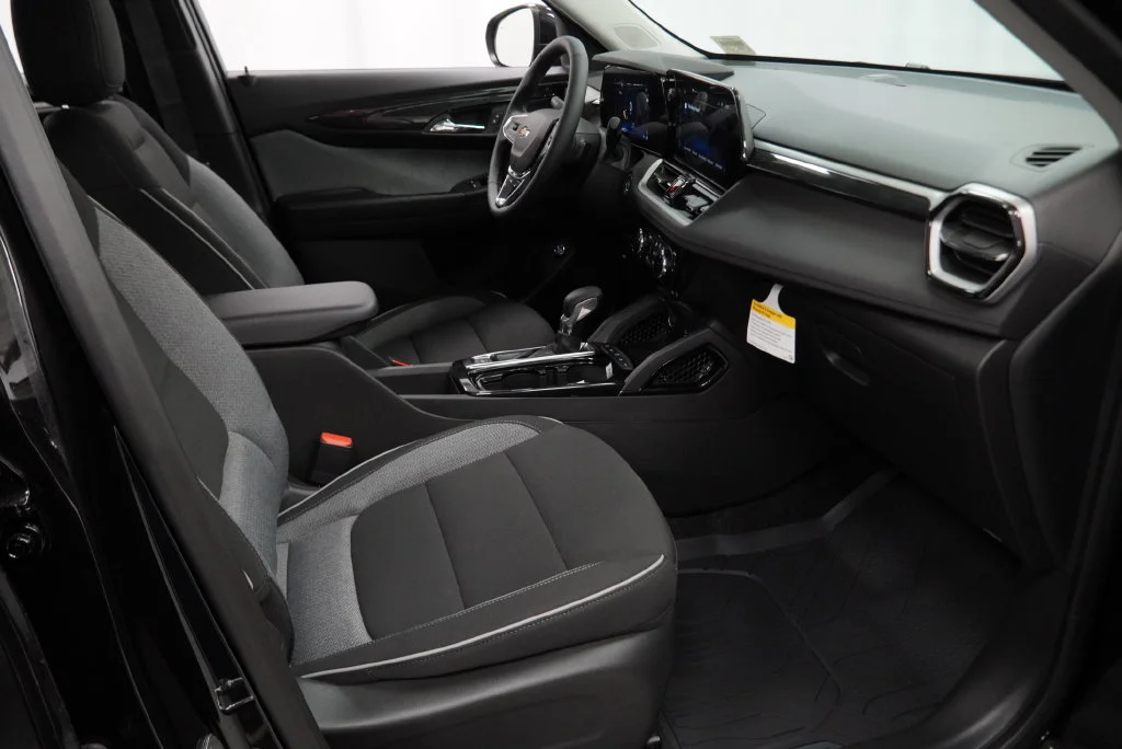 New 2026 Mosaic Black Metallic Chevrolet LT image 35