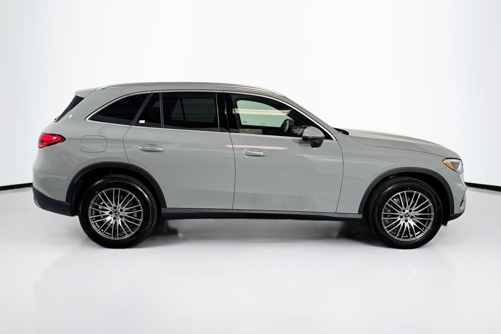 New 2026 MANUFAKTUR Alpine Grey Mercedes-Benz GLC 300 image 4