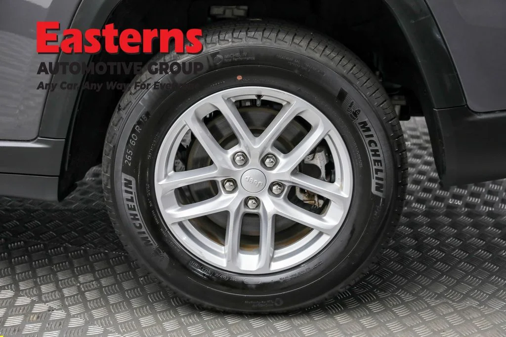 Used 2023 Gray Jeep Laredo image 8