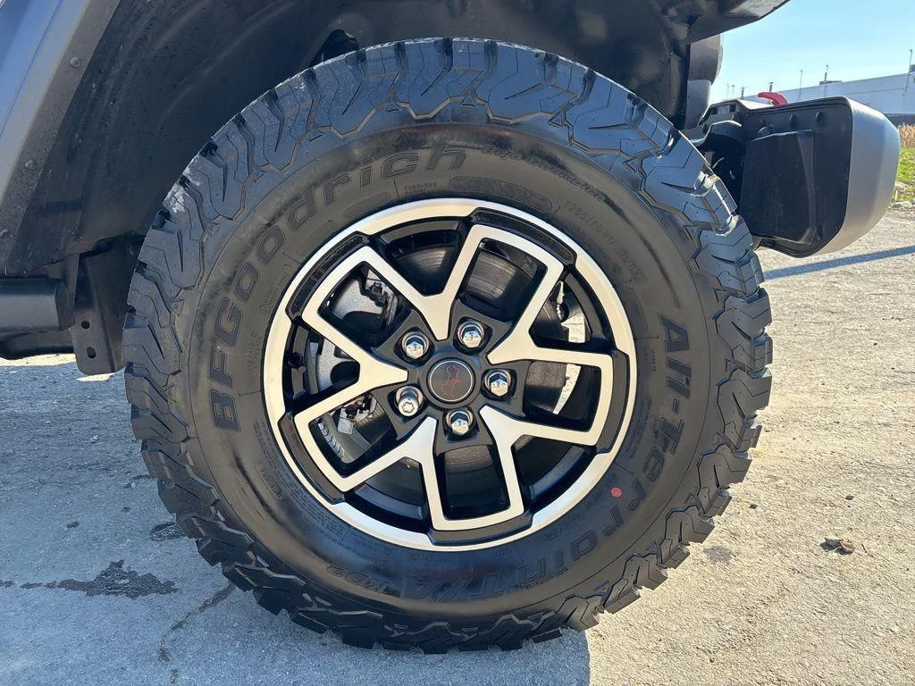 Used 2025  Jeep Rubicon image 11