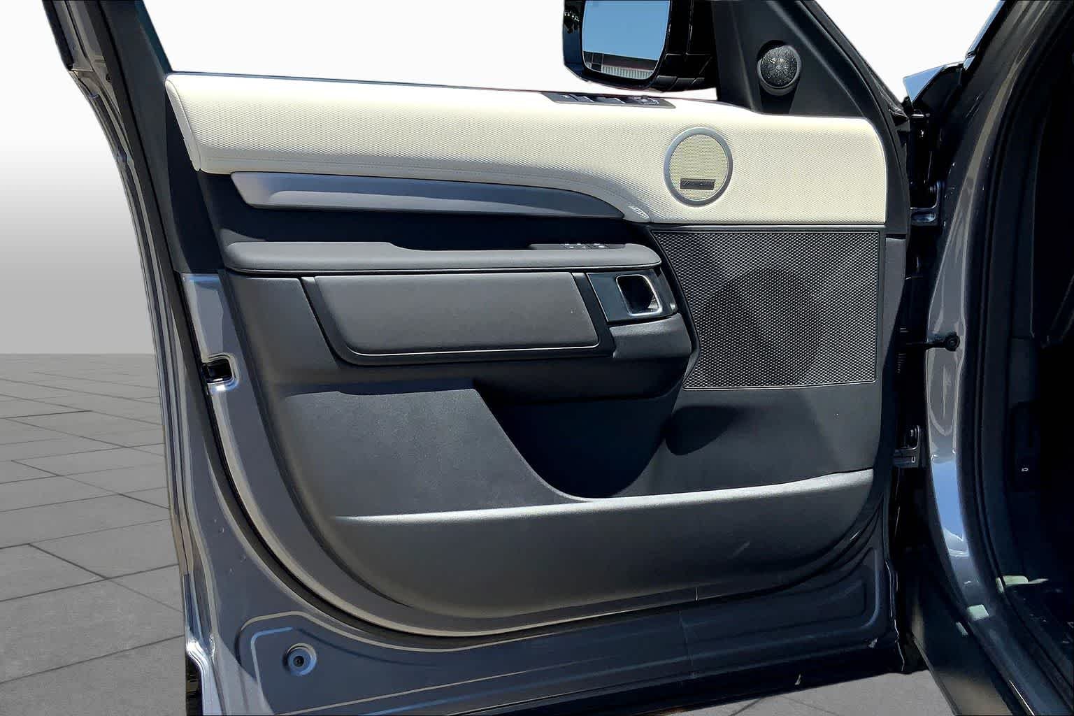 2025 Land Rover Discovery Dynamic SE - Photo 10