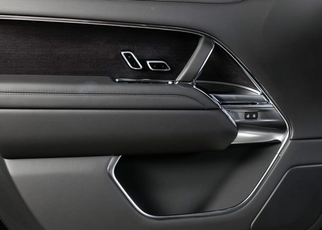 2025 Land Rover Range Rover SE - Photo 24
