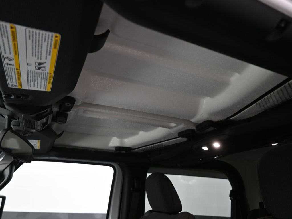 New 2026 Bright White Clear-Coat Exterior Paint Jeep Sport image 2