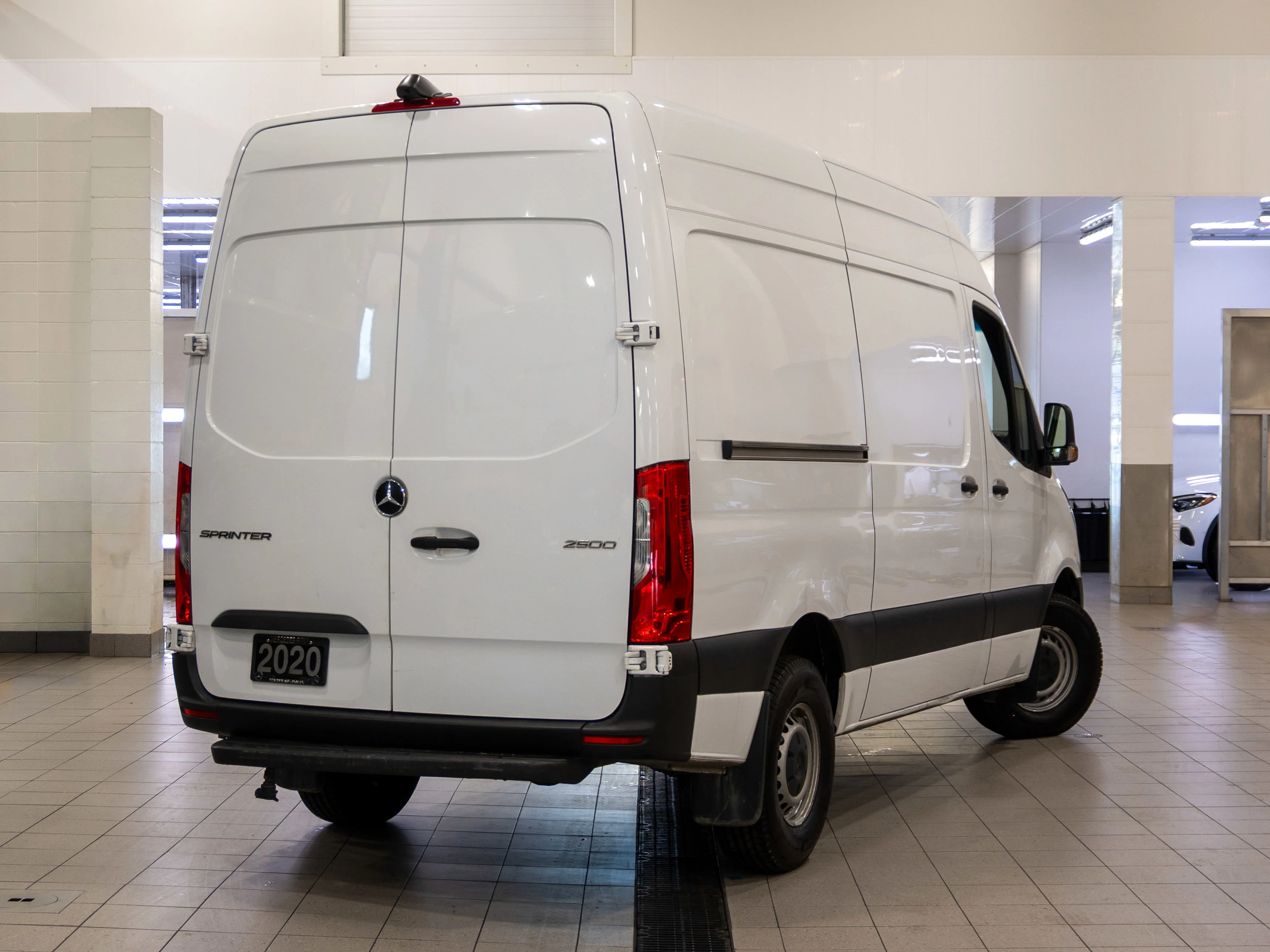 Used 2020 Arctic White Mercedes-Benz V6 2500 High Roof 144 RWD image 3