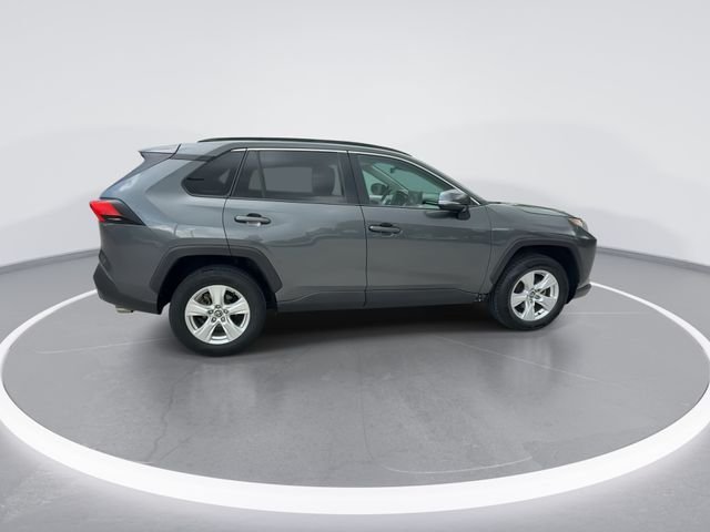 2021 Toyota RAV4 XLE - Photo 8
