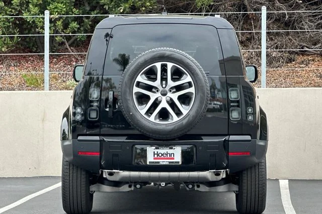 New 2026 Santorini Black Land Rover S image 4